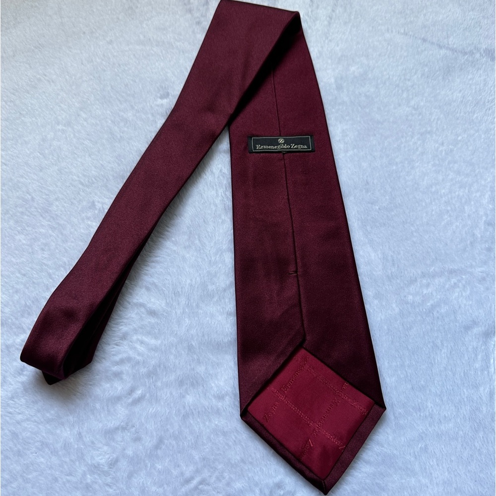 Vintage Ermenegildo Zegna Solid Burgundy 100% Silk Neck Tie